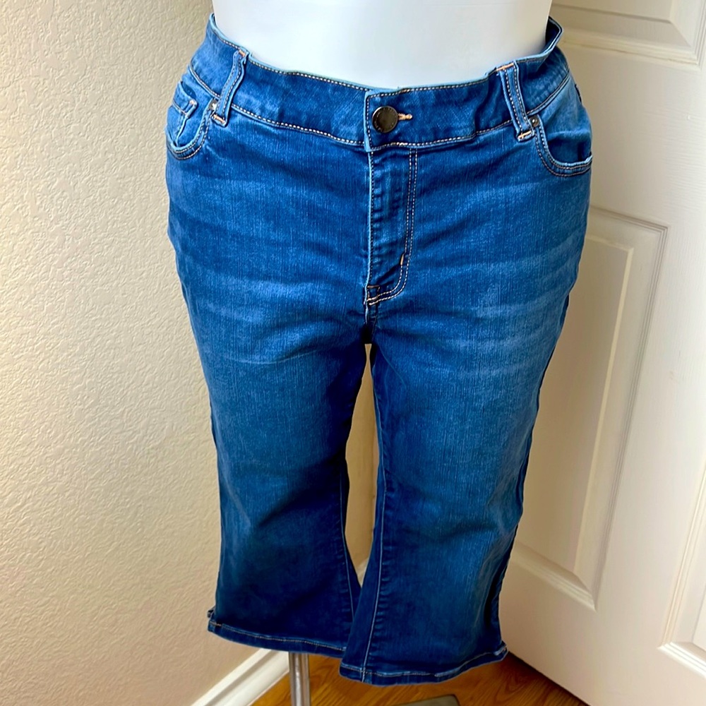 Signature Fit Pedal- Denim Capri